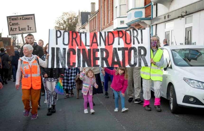 Incinerator protest 161021