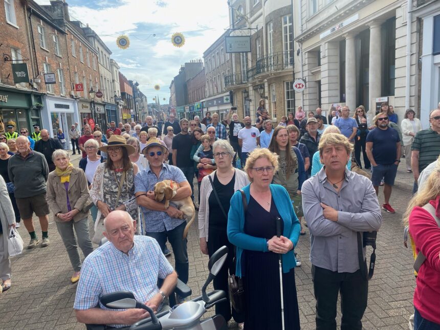 The onlookers at the Town Pump in Cornhill