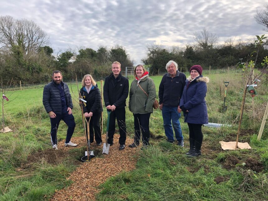 Dorset volunteers honoured at tree planting ceremony - KeeP 106