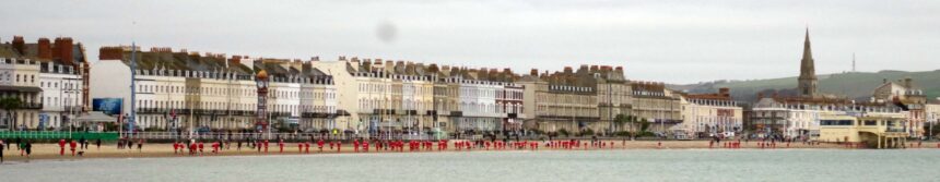 The Santas snake around Weymouth Beach