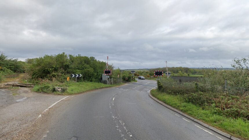 Crossing near Woodford Quarry