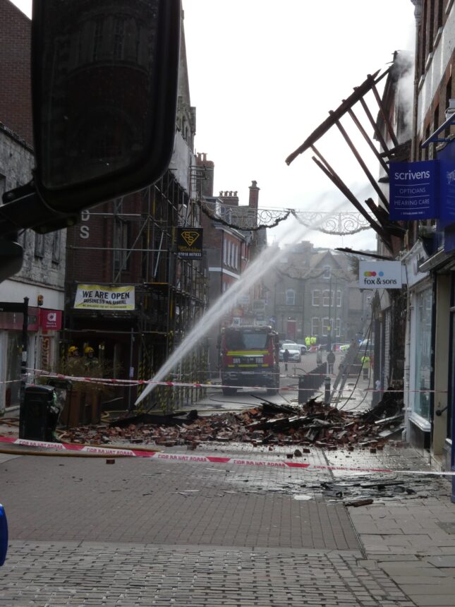 Fire crews return to South Street to deal with 'hot spots'