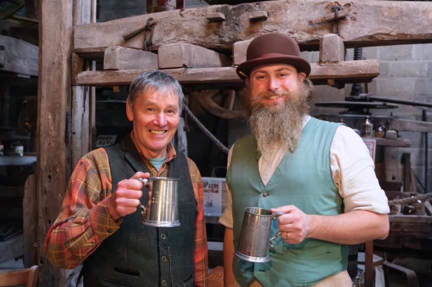 To Yollow Autumn Turn'd - Tim Laycock & Alastair Braidwood